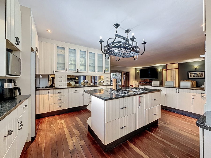 7 Bedroom Property for Sale in Zwartkop Gauteng