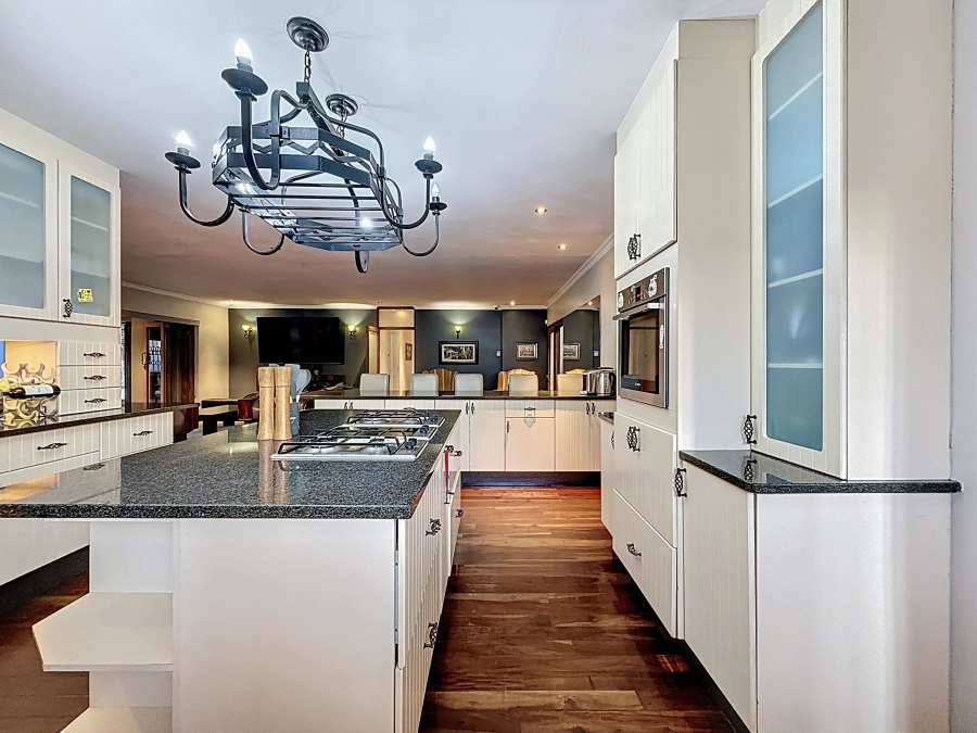 7 Bedroom Property for Sale in Zwartkop Gauteng