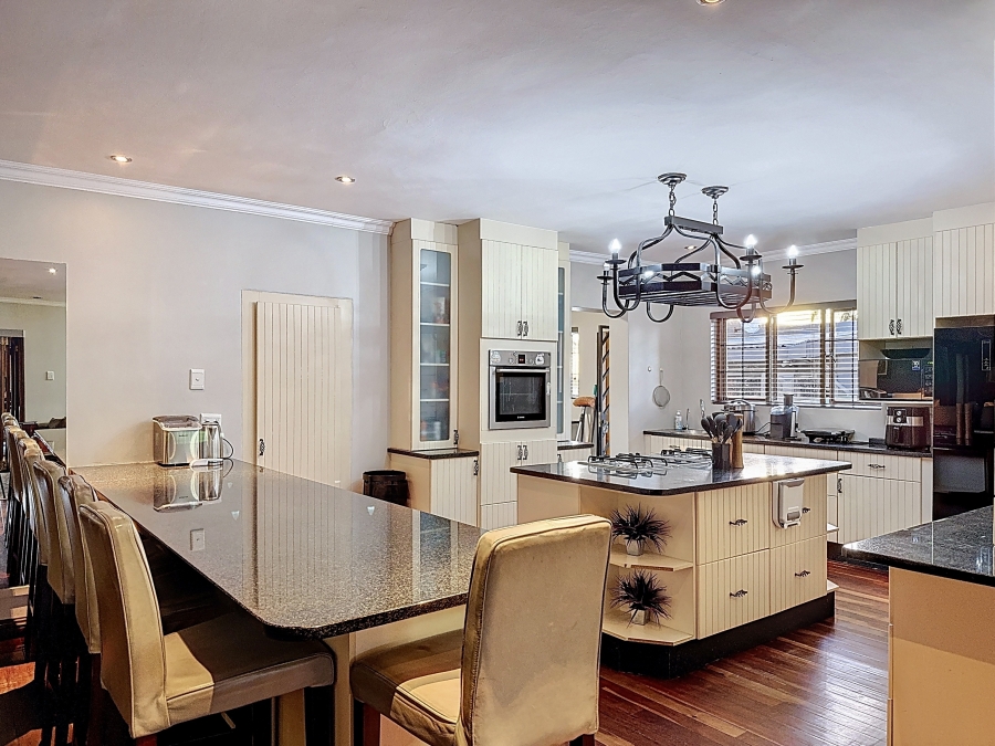 7 Bedroom Property for Sale in Zwartkop Gauteng