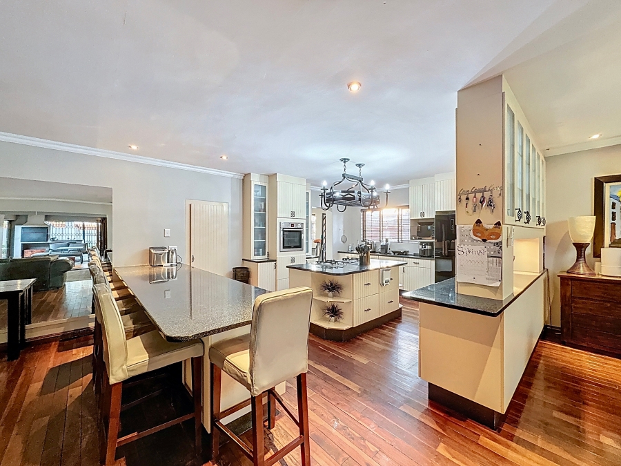 7 Bedroom Property for Sale in Zwartkop Gauteng