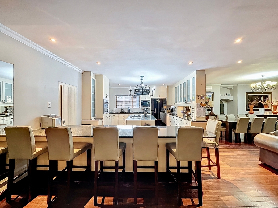 7 Bedroom Property for Sale in Zwartkop Gauteng