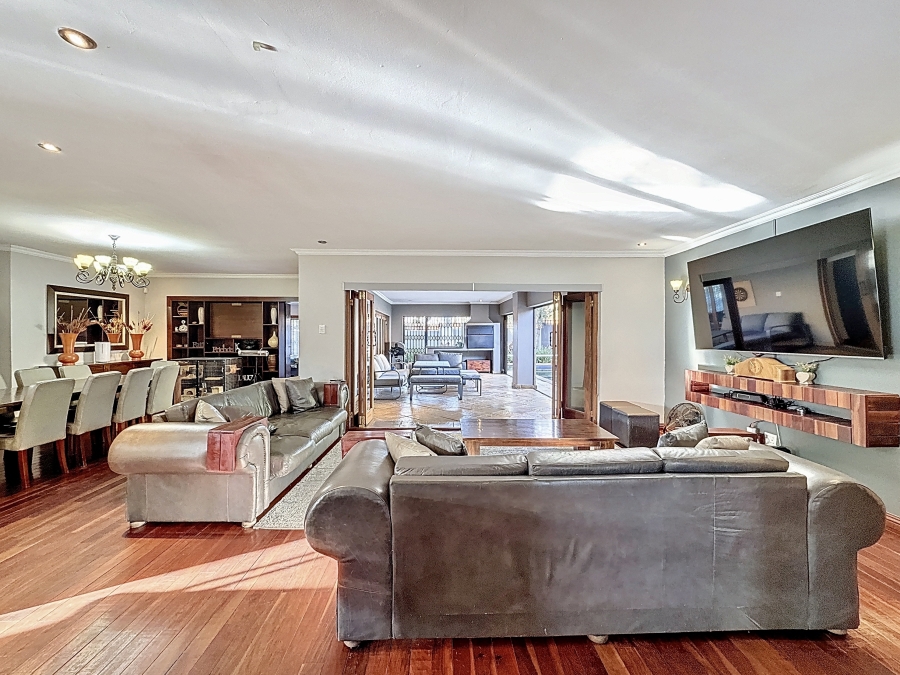 7 Bedroom Property for Sale in Zwartkop Gauteng