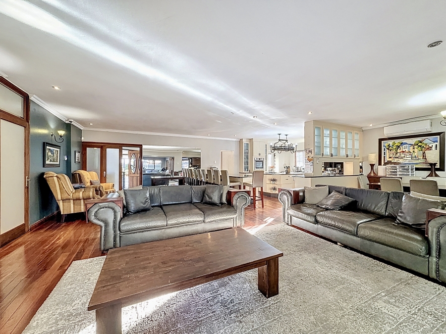 7 Bedroom Property for Sale in Zwartkop Gauteng