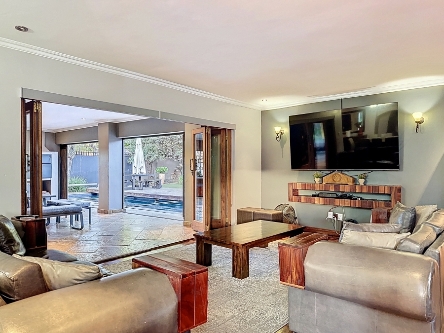 7 Bedroom Property for Sale in Zwartkop Gauteng