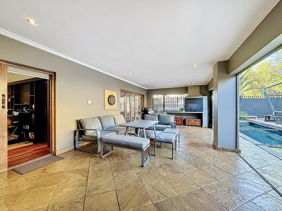 7 Bedroom Property for Sale in Zwartkop Gauteng