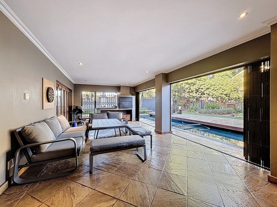 7 Bedroom Property for Sale in Zwartkop Gauteng