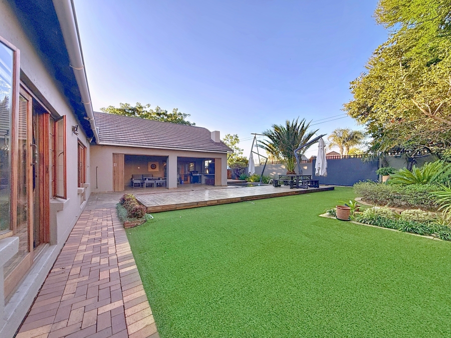 7 Bedroom Property for Sale in Zwartkop Gauteng