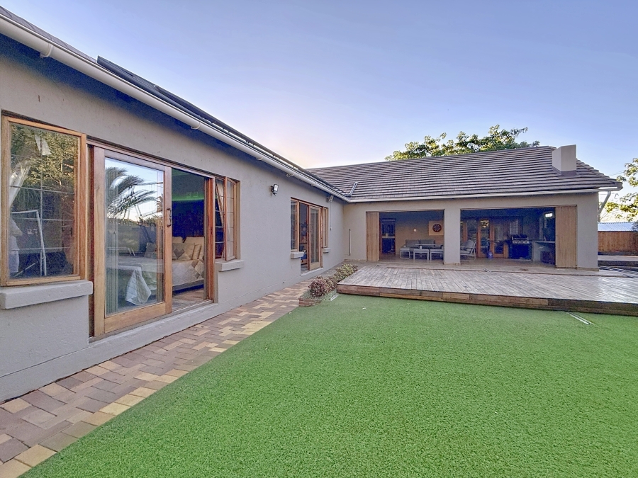 7 Bedroom Property for Sale in Zwartkop Gauteng