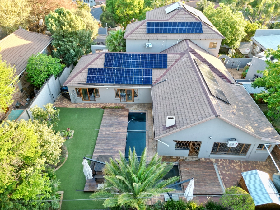 7 Bedroom Property for Sale in Zwartkop Gauteng