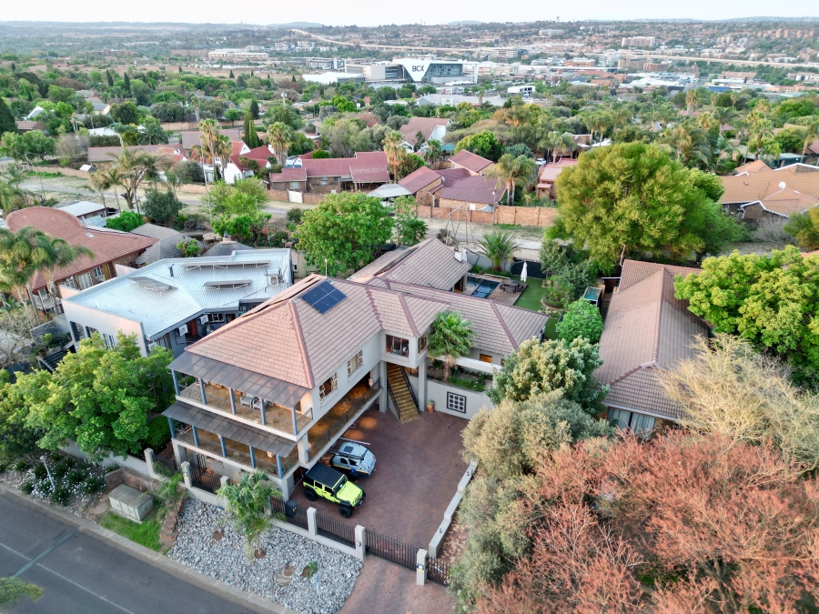 7 Bedroom Property for Sale in Zwartkop Gauteng