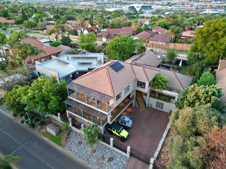 7 Bedroom Property for Sale in Zwartkop Gauteng