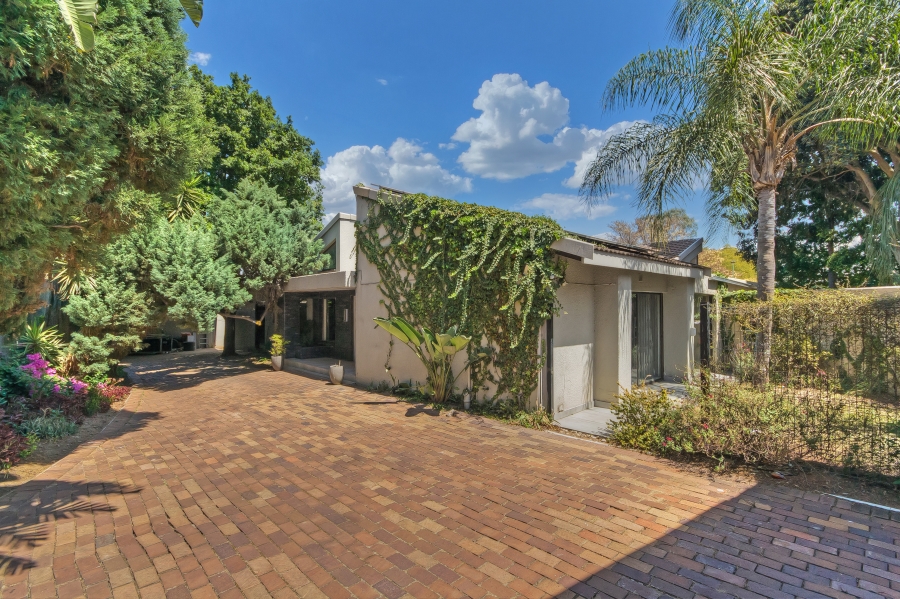 6 Bedroom Property for Sale in Woodmead Gauteng