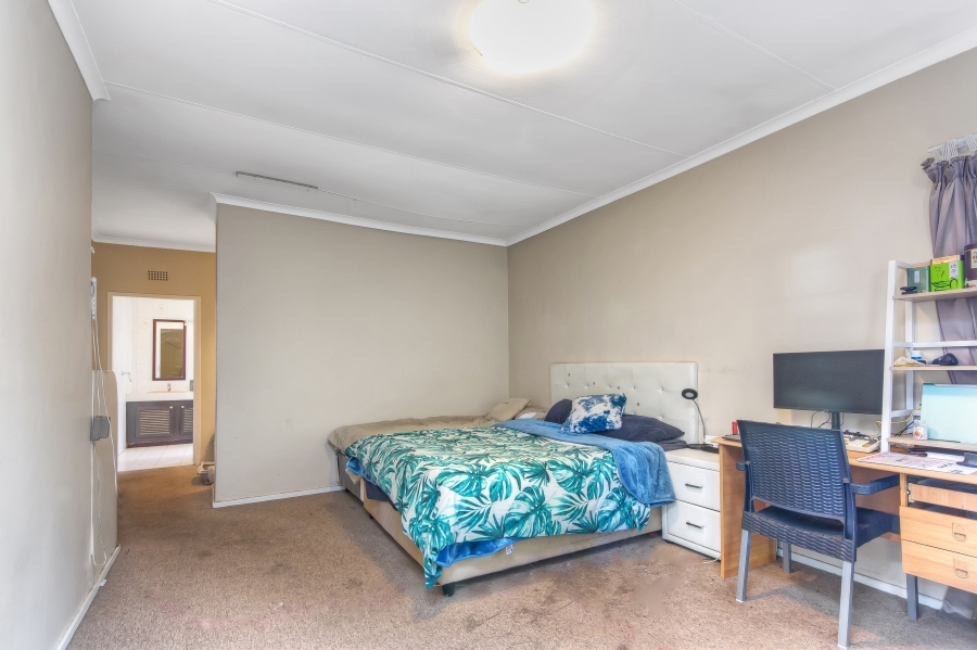 6 Bedroom Property for Sale in Woodmead Gauteng