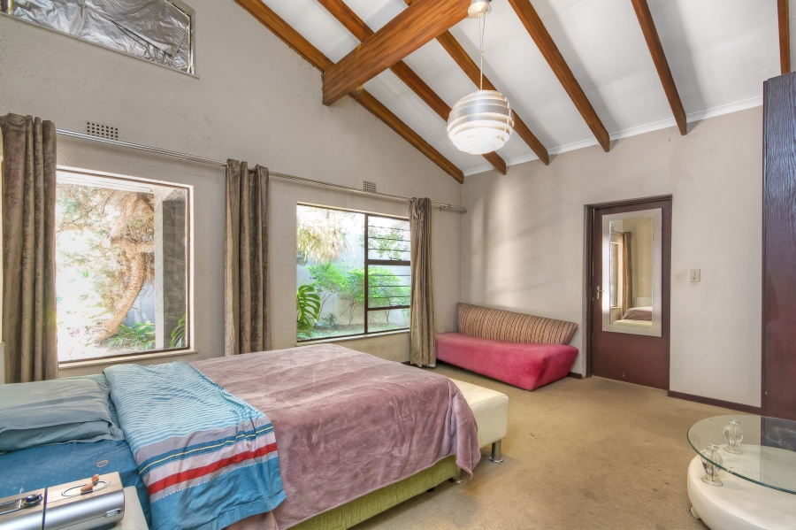 6 Bedroom Property for Sale in Woodmead Gauteng