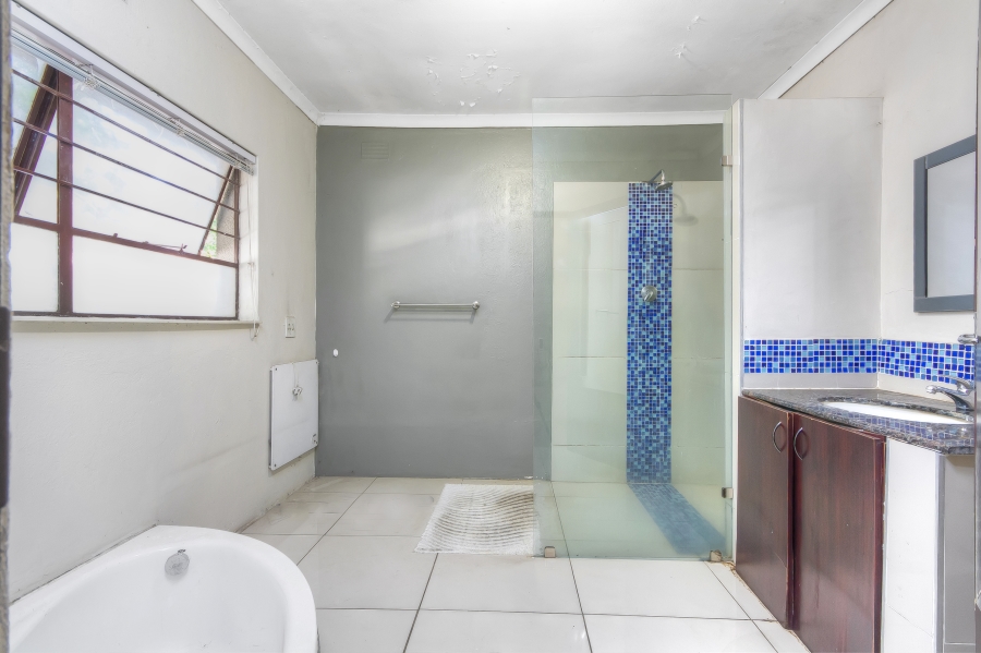 6 Bedroom Property for Sale in Woodmead Gauteng