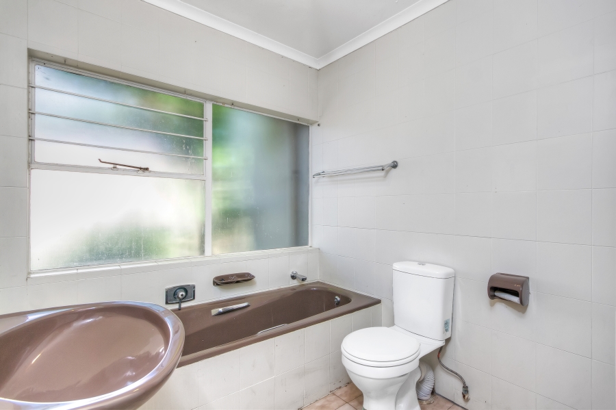 6 Bedroom Property for Sale in Woodmead Gauteng