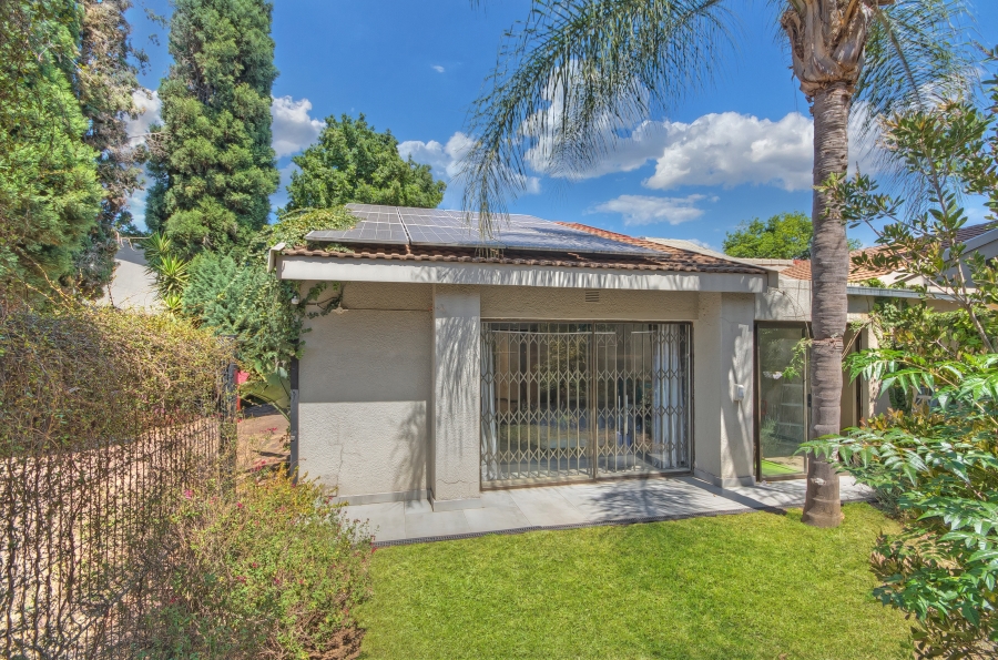6 Bedroom Property for Sale in Woodmead Gauteng