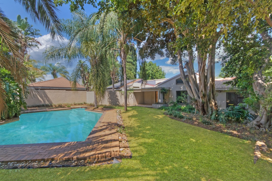 6 Bedroom Property for Sale in Woodmead Gauteng