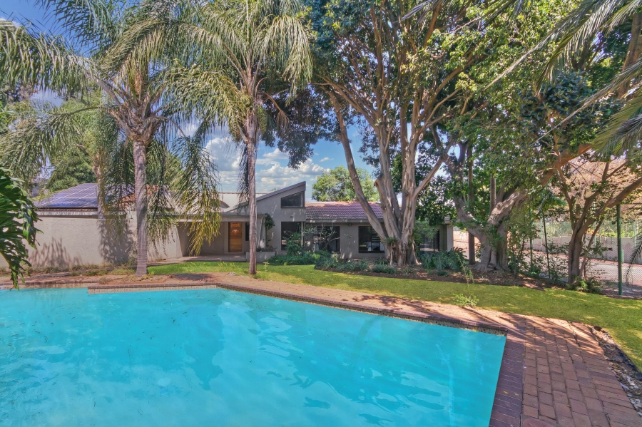 6 Bedroom Property for Sale in Woodmead Gauteng