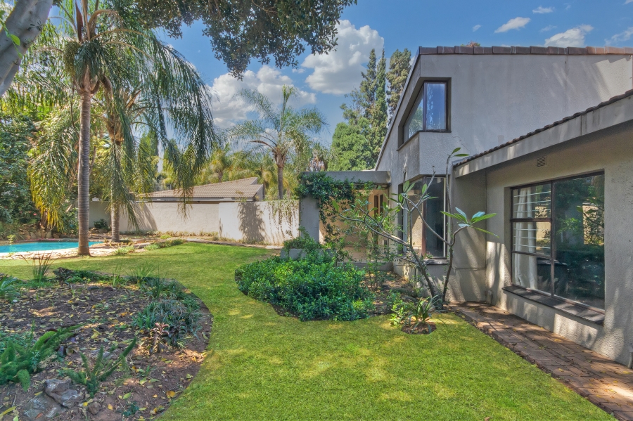 6 Bedroom Property for Sale in Woodmead Gauteng