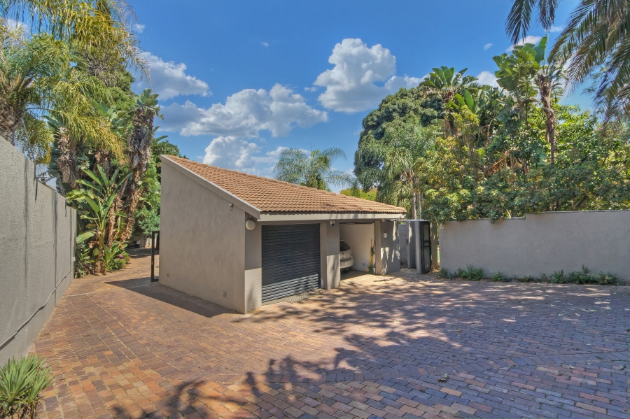 6 Bedroom Property for Sale in Woodmead Gauteng