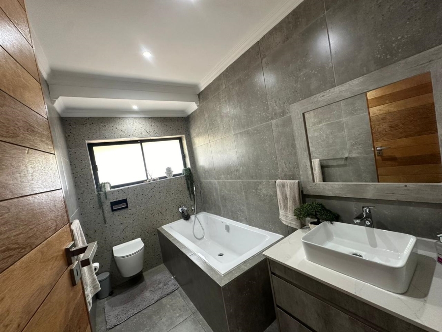 4 Bedroom Property for Sale in Vanderbijlpark SW 5 Gauteng