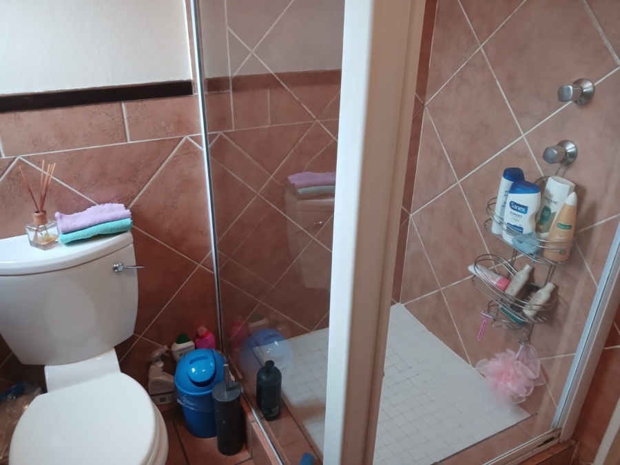 To Let 2 Bedroom Property for Rent in Douglasdale Gauteng