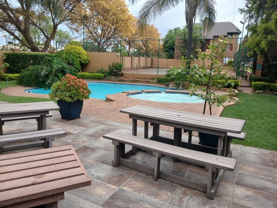 To Let 2 Bedroom Property for Rent in Douglasdale Gauteng