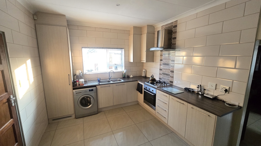4 Bedroom Property for Sale in Clayville East Gauteng