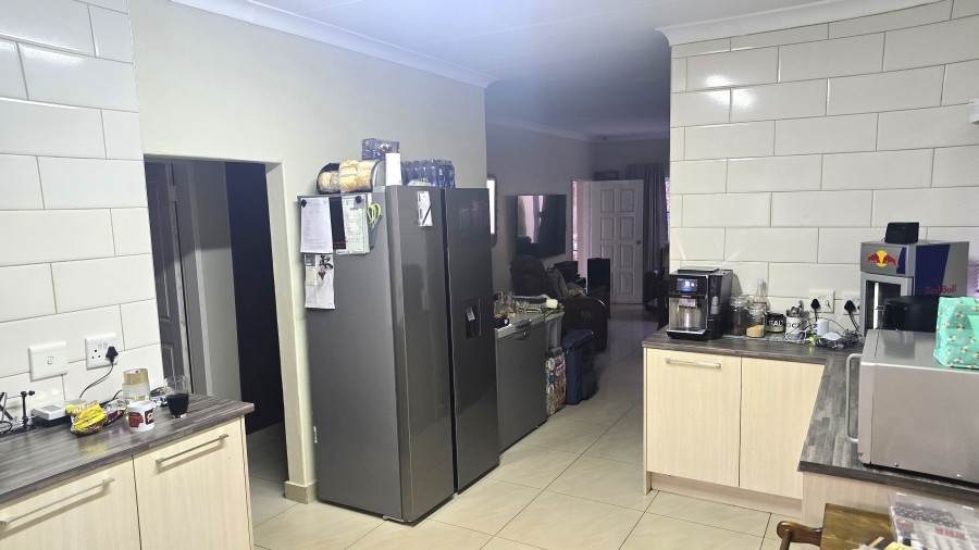 4 Bedroom Property for Sale in Clayville East Gauteng