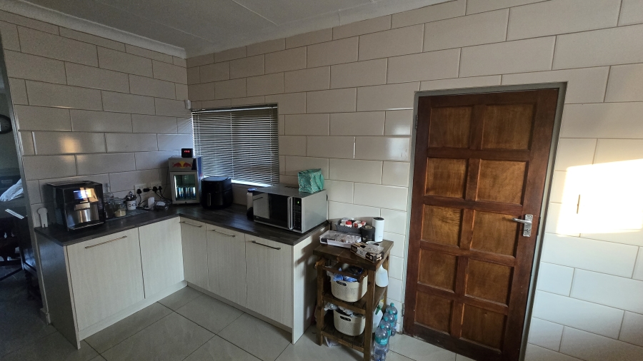 4 Bedroom Property for Sale in Clayville East Gauteng