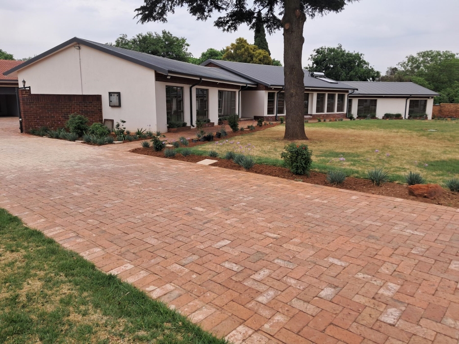 7 Bedroom Property for Sale in Sonneveld Gauteng