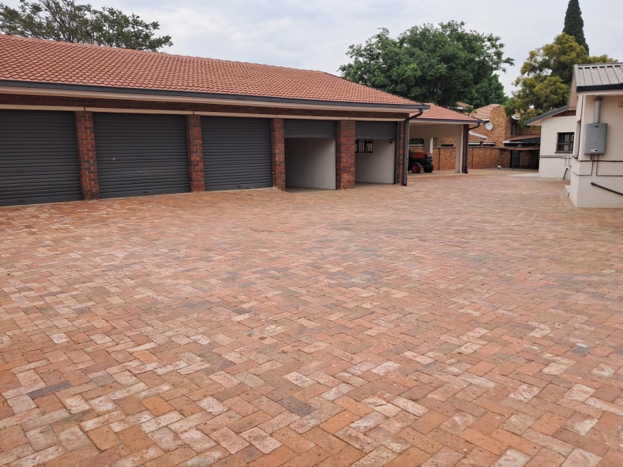 7 Bedroom Property for Sale in Sonneveld Gauteng