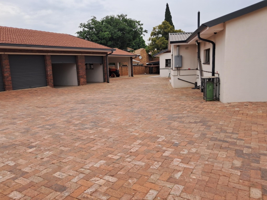 7 Bedroom Property for Sale in Sonneveld Gauteng