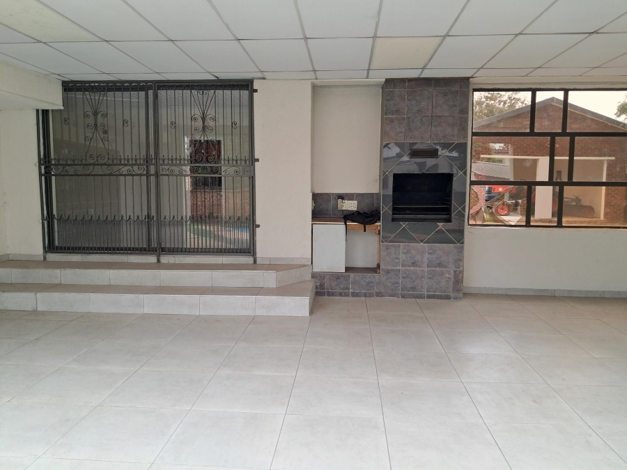 7 Bedroom Property for Sale in Sonneveld Gauteng