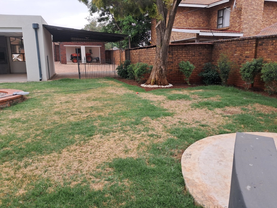 7 Bedroom Property for Sale in Sonneveld Gauteng