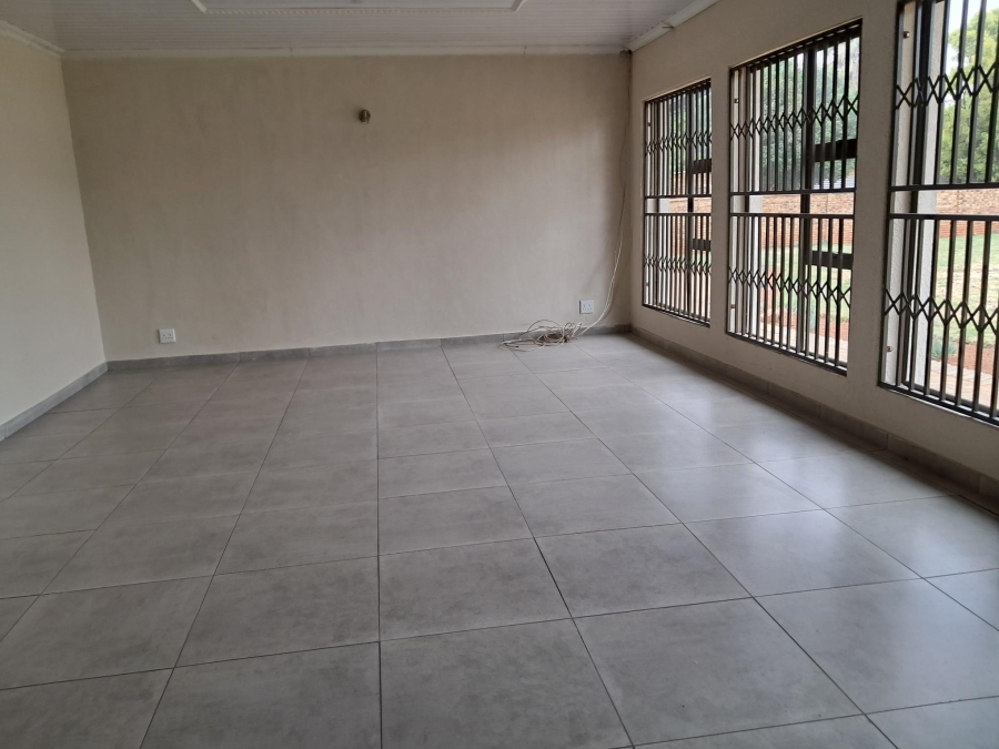 7 Bedroom Property for Sale in Sonneveld Gauteng