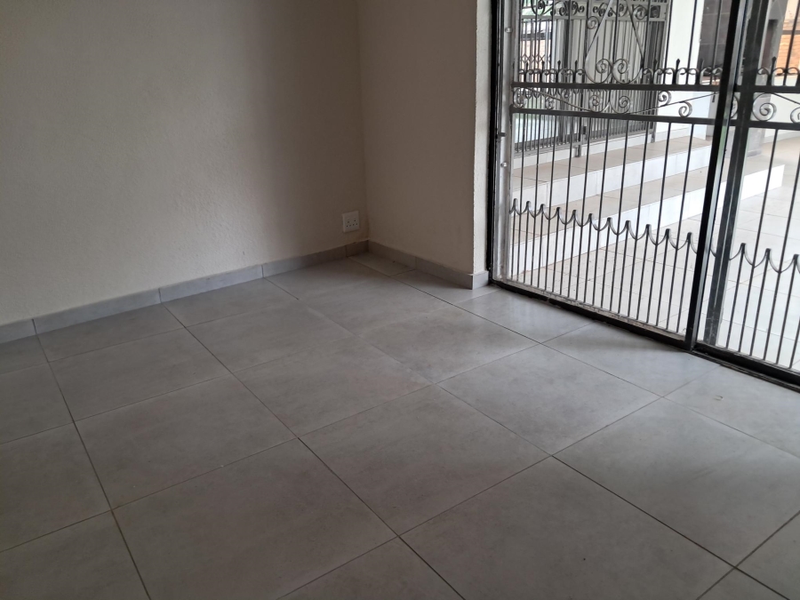 7 Bedroom Property for Sale in Sonneveld Gauteng