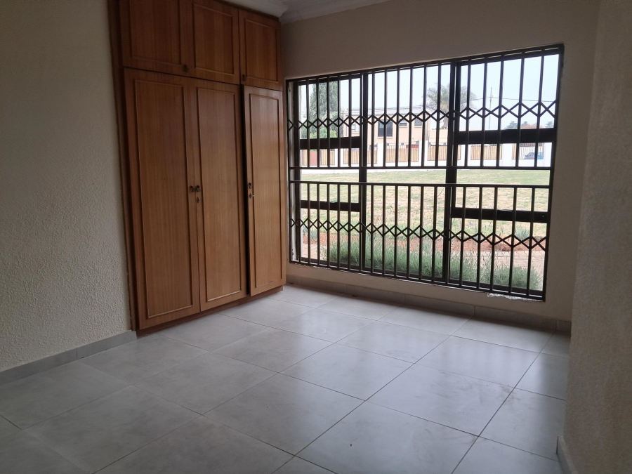 7 Bedroom Property for Sale in Sonneveld Gauteng