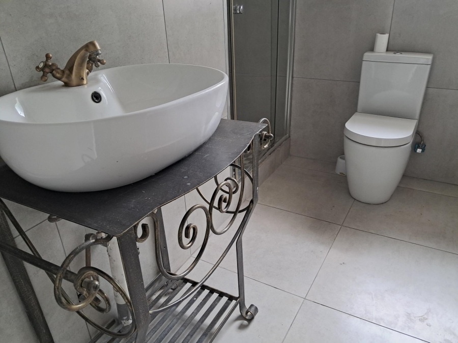 7 Bedroom Property for Sale in Sonneveld Gauteng