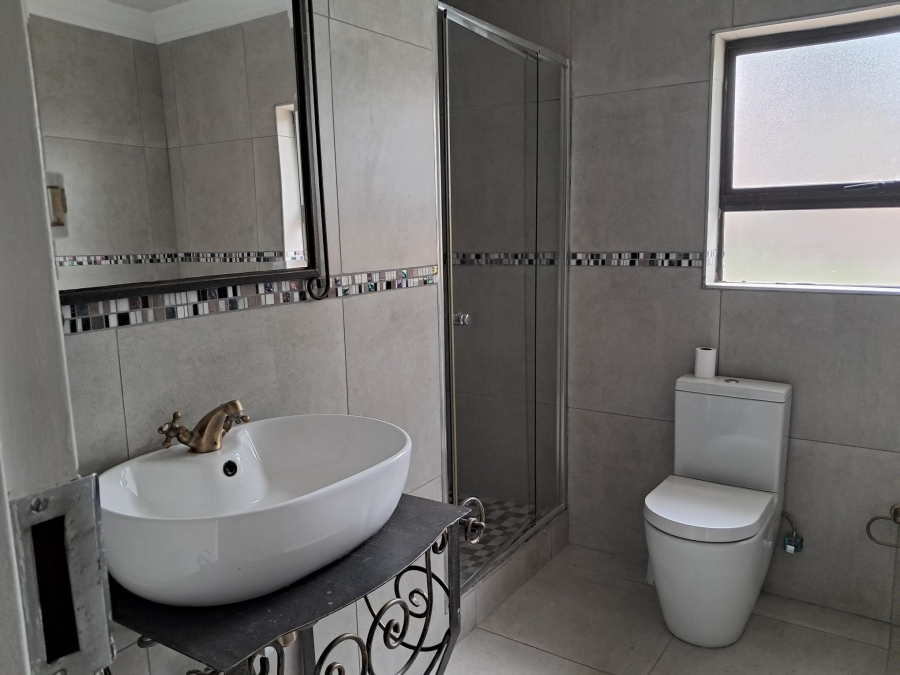 7 Bedroom Property for Sale in Sonneveld Gauteng
