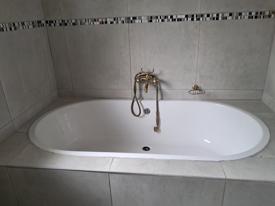 7 Bedroom Property for Sale in Sonneveld Gauteng