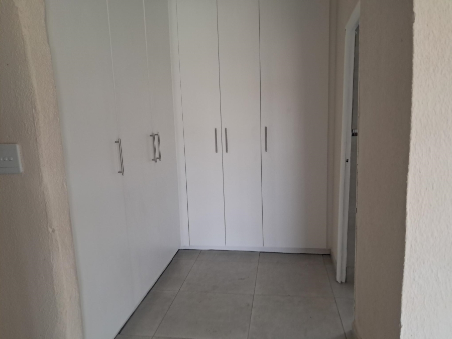 7 Bedroom Property for Sale in Sonneveld Gauteng