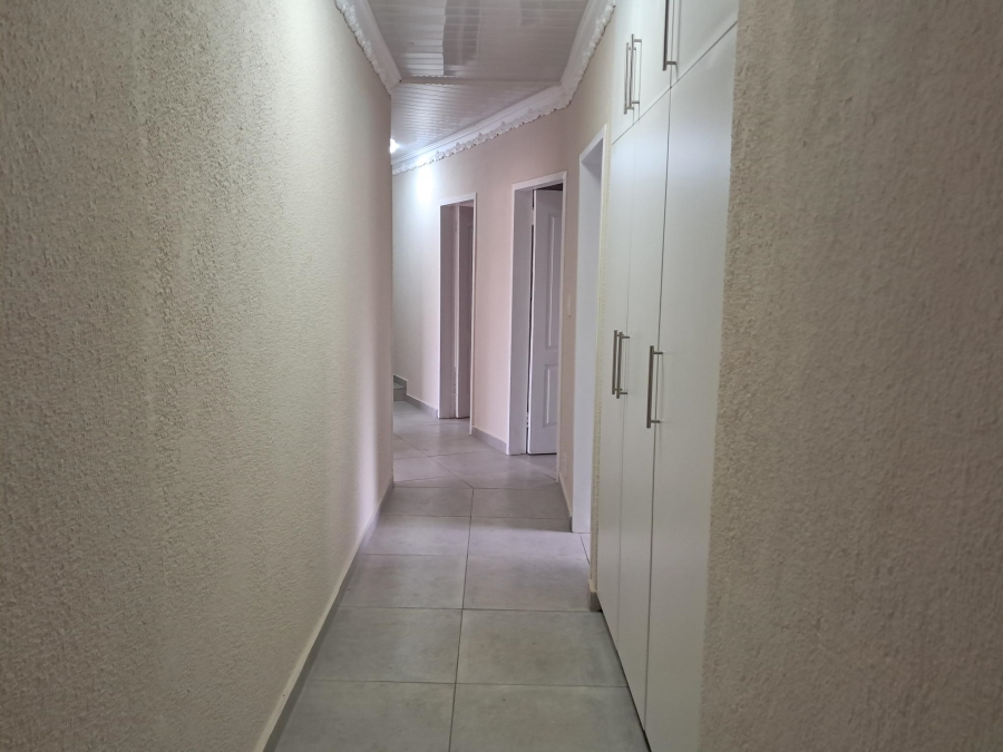 7 Bedroom Property for Sale in Sonneveld Gauteng