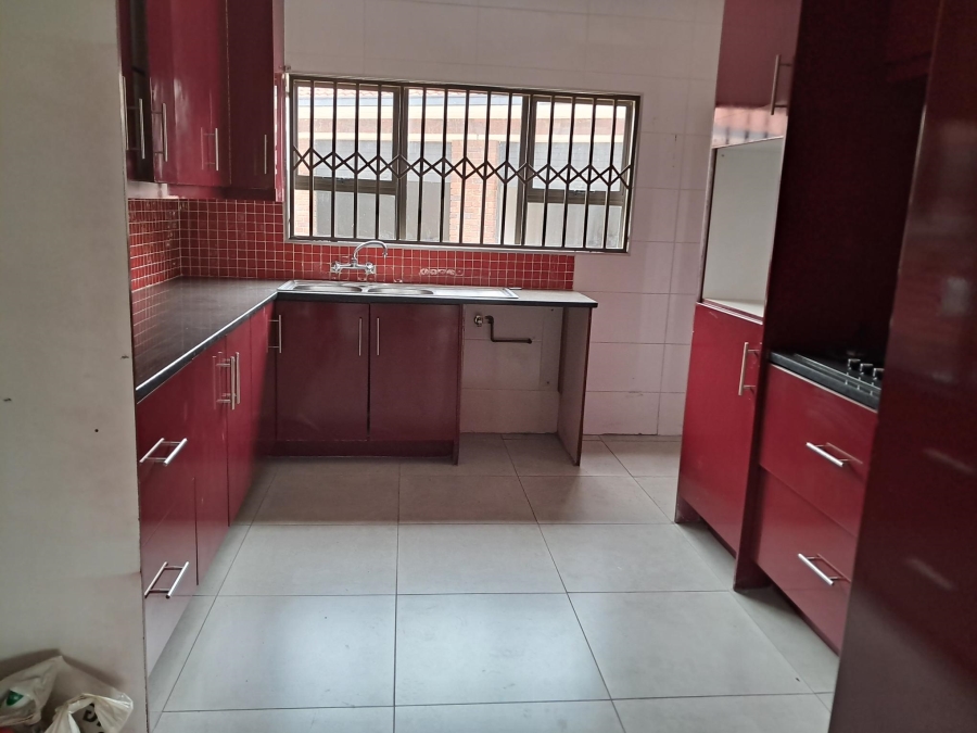 7 Bedroom Property for Sale in Sonneveld Gauteng