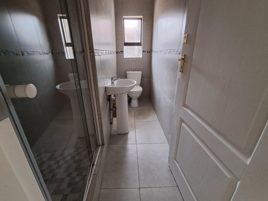 7 Bedroom Property for Sale in Sonneveld Gauteng