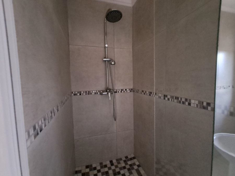 7 Bedroom Property for Sale in Sonneveld Gauteng