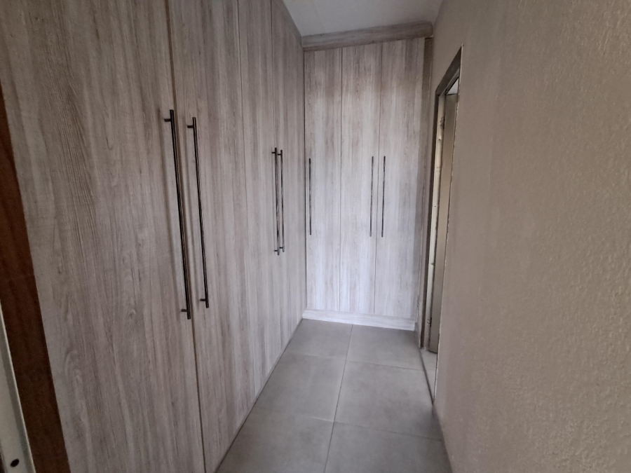 7 Bedroom Property for Sale in Sonneveld Gauteng