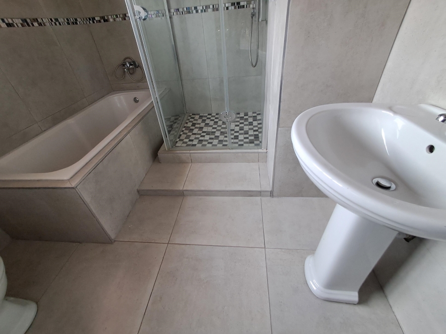 7 Bedroom Property for Sale in Sonneveld Gauteng
