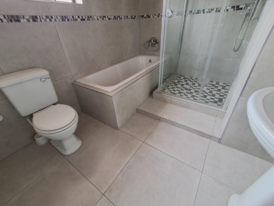 7 Bedroom Property for Sale in Sonneveld Gauteng